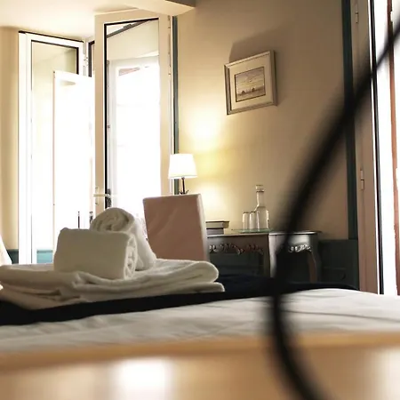 Quebra Luz ゲストハウス 4*